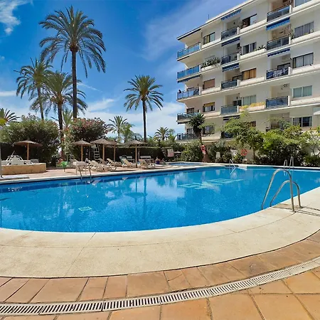 Skol 129 - Bright Renovated Beachfront *