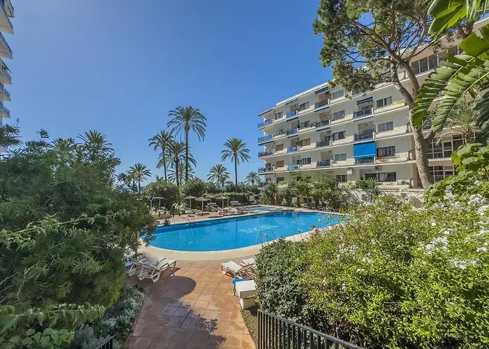 Skol 129 - Bright Renovated Beachfront Apartment *