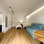 Skol 129 - Bright Renovated Beachfront マルベーリャ