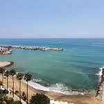 Skol 129 - Bright Renovated Beachfront アパート
