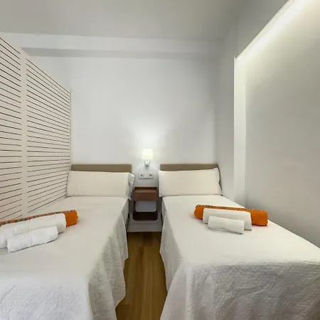 Skol 129 - Bright Renovated Beachfront *