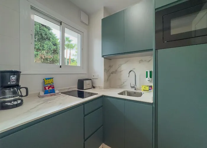 Skol 129 - Bright Renovated Beachfront Апартаменты