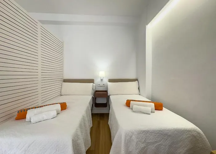 Skol 129 - Bright Renovated Beachfront *