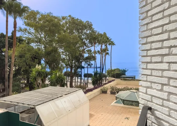 Skol 129 - Bright Renovated Beachfront Apartament Marbella