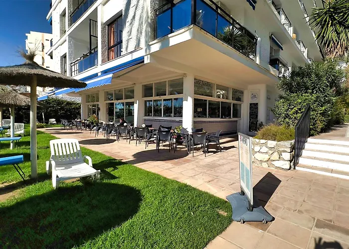 Skol 129 - Bright Renovated Beachfront Marbella