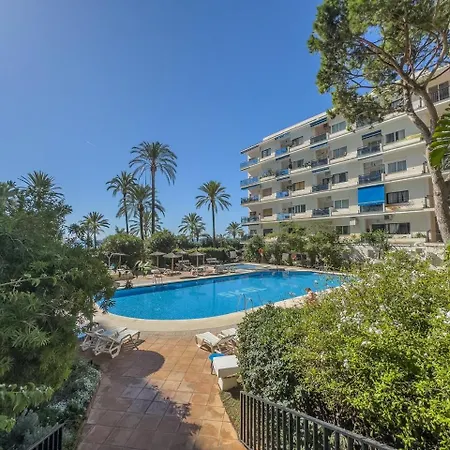 Skol 129 - Bright Renovated Beachfront Apartment *