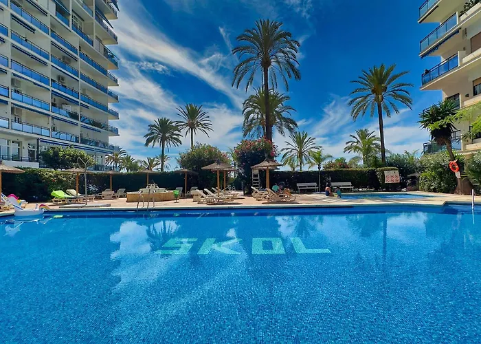 Skol 129 - Bright Renovated Beachfront *