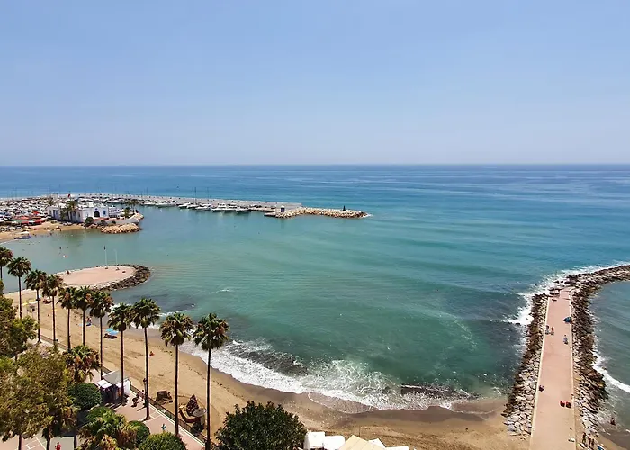 Skol 129 - Bright Renovated Beachfront شقة