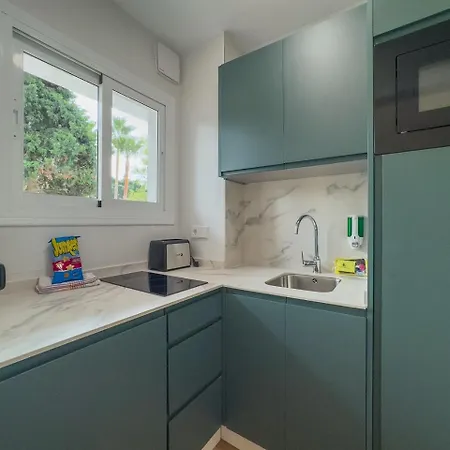 Skol 129 - Bright Renovated Beachfront 公寓